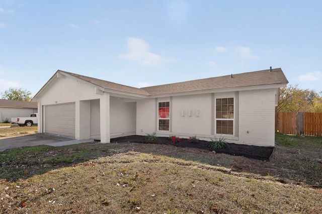 733 Woodcrest Drive, Grand Prairie, TX 75052