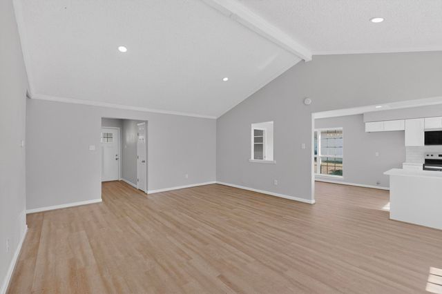 733 Woodcrest Drive, Grand Prairie, TX 75052