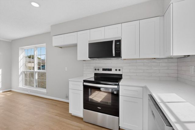 733 Woodcrest Drive, Grand Prairie, TX 75052