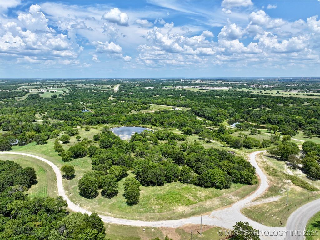 001 E Buffalo Springs Court, Sulphur, OK 73086