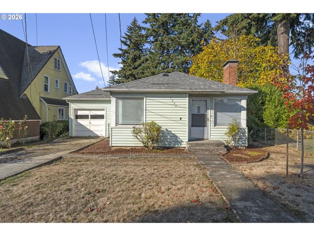3204 F St, Vancouver, WA 98663