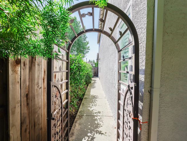 3116 Mount Tamalpais Dr, Roseville, CA 95747