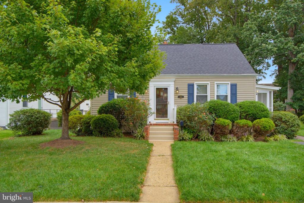 4021 MAPLE ST, Fairfax, VA 22030