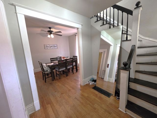 9 N Jackson Street, Elgin, IL 60123