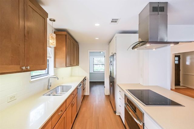 12807 Westleigh Drive, Houston, TX 77077