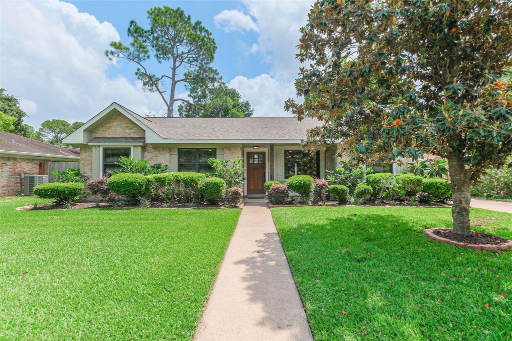 12807 Westleigh Drive, Houston, TX 77077