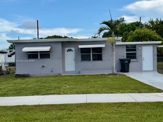 5608 Garfield St, Hollywood, FL 33021