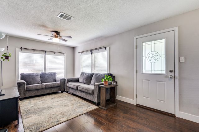 201 E Davis Avenue, Alvarado, TX 76009