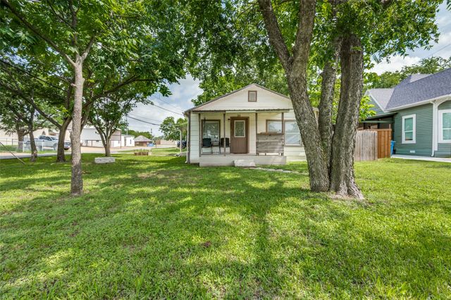 201 E Davis Avenue, Alvarado, TX 76009