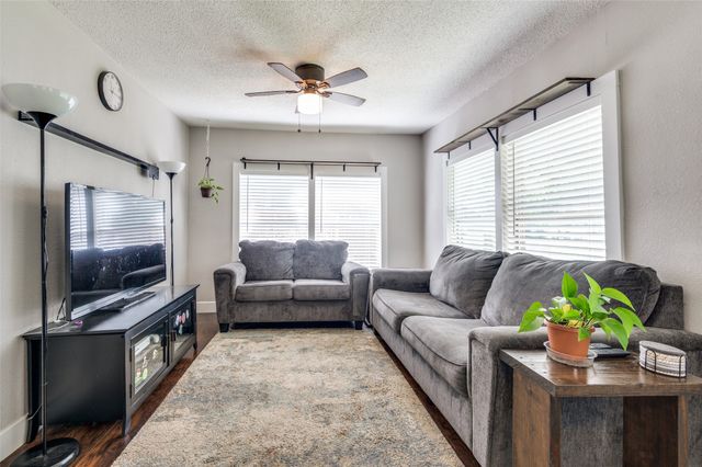 201 E Davis Avenue, Alvarado, TX 76009
