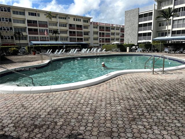 410 SE 2nd St 308, Hallandale Beach, FL 33009