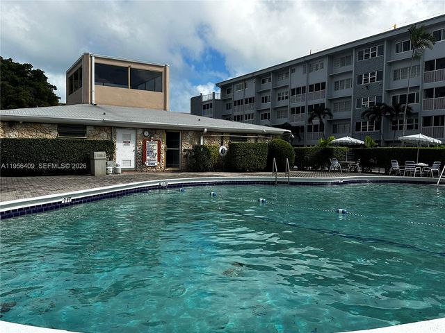 410 SE 2nd St 308, Hallandale Beach, FL 33009