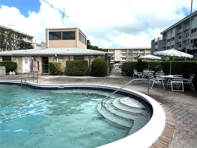 410 SE 2nd St 308, Hallandale Beach, FL 33009