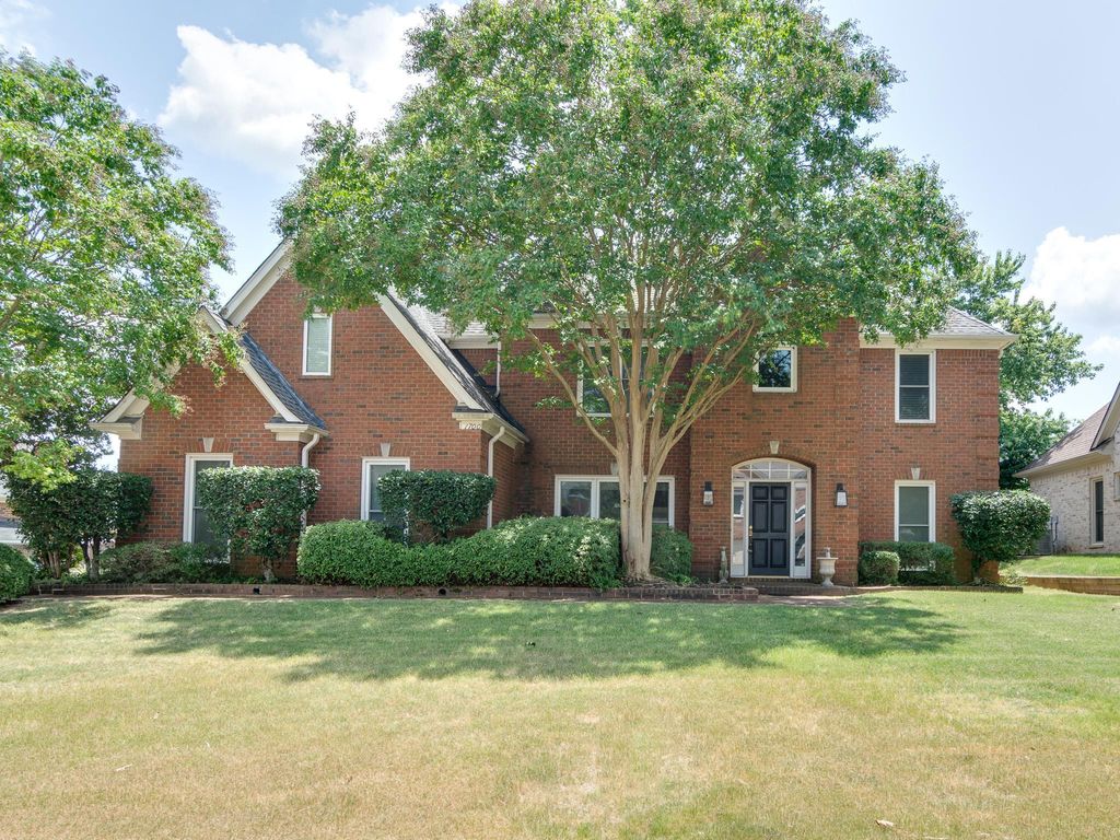 1700 W BELLEDEER DR, Cordova, TN 38016