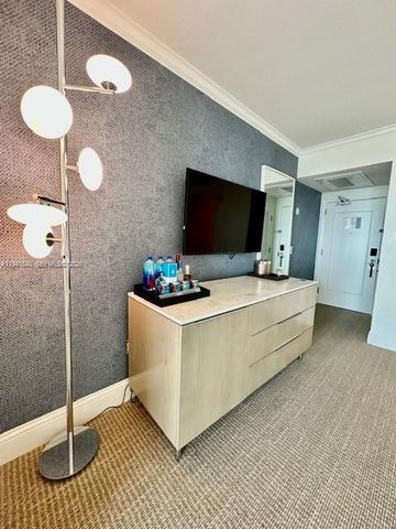 4401 Collins Ave 1817, Miami Beach, FL 33140