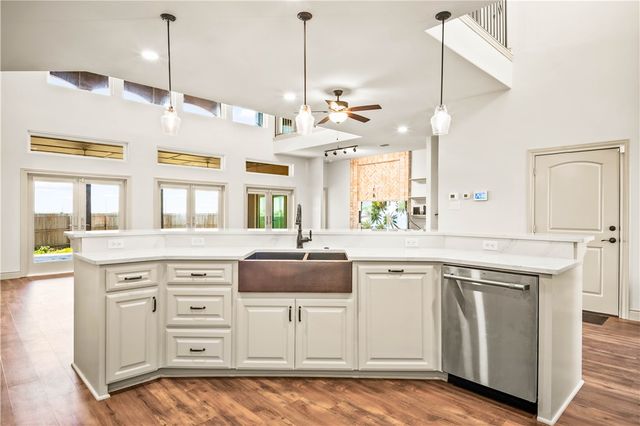 129 Bikini Dr, Port Aransas, TX 78373