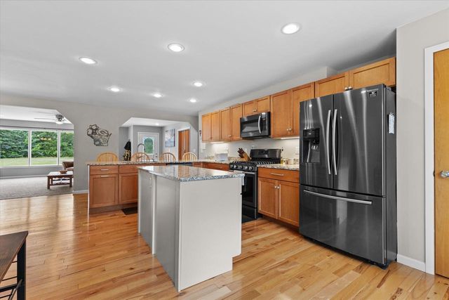 3025 South ROAD, Lake Geneva, WI 53147