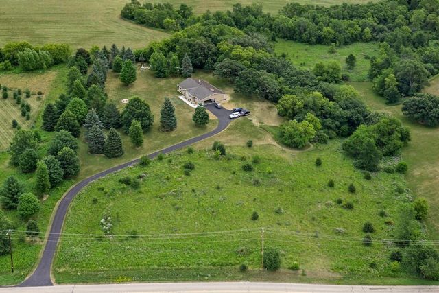 3025 South ROAD, Lake Geneva, WI 53147
