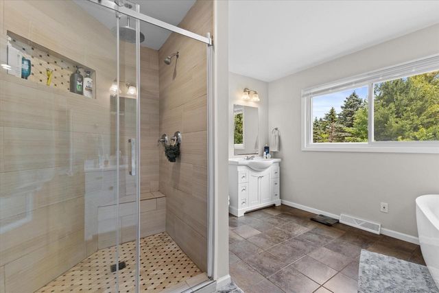 3025 South ROAD, Lake Geneva, WI 53147
