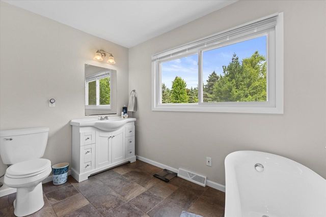 3025 South ROAD, Lake Geneva, WI 53147