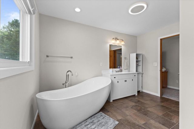 3025 South ROAD, Lake Geneva, WI 53147