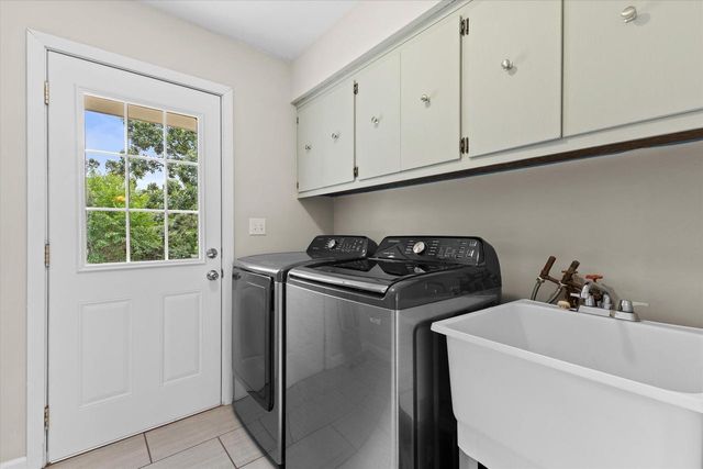 3025 South ROAD, Lake Geneva, WI 53147