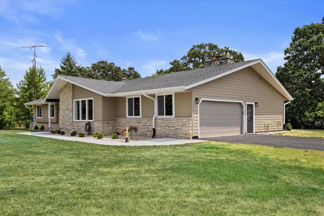 3025 South ROAD, Lake Geneva, WI 53147