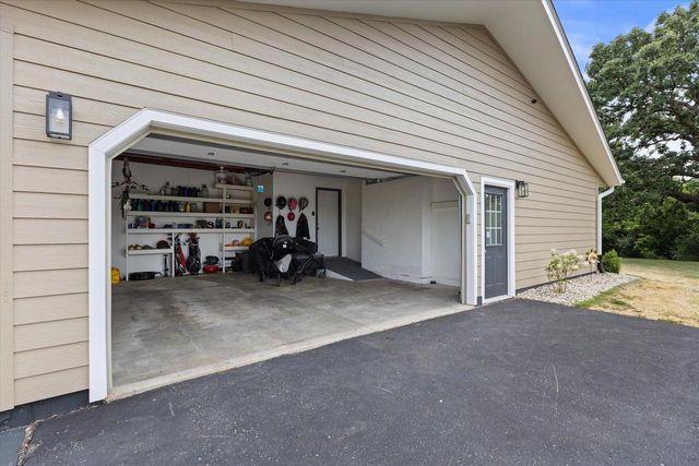 3025 South ROAD, Lake Geneva, WI 53147