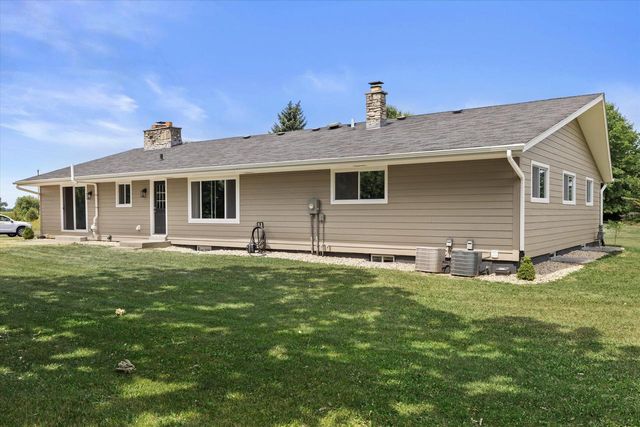 3025 South ROAD, Lake Geneva, WI 53147