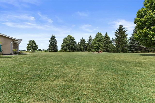 3025 South ROAD, Lake Geneva, WI 53147