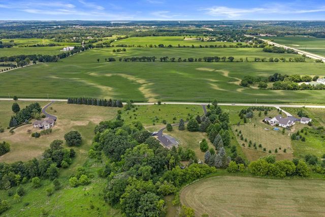 3025 South ROAD, Lake Geneva, WI 53147