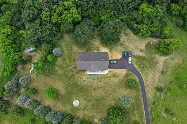 3025 South ROAD, Lake Geneva, WI 53147