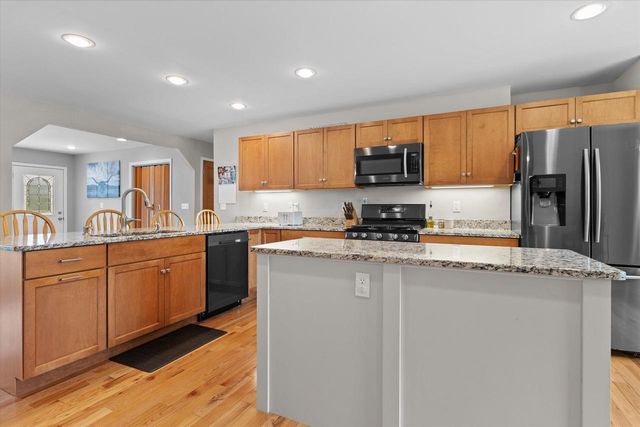 3025 South ROAD, Lake Geneva, WI 53147