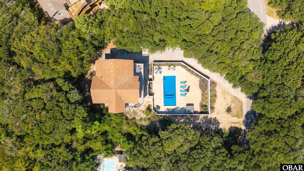 Image 21 of property listing at 15 Ocean View Loop, Southern Shores, NC 27949