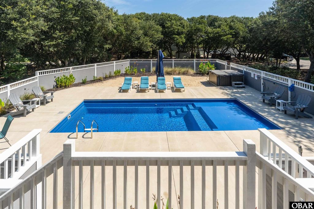 Image 25 of property listing at 15 Ocean View Loop, Southern Shores, NC 27949