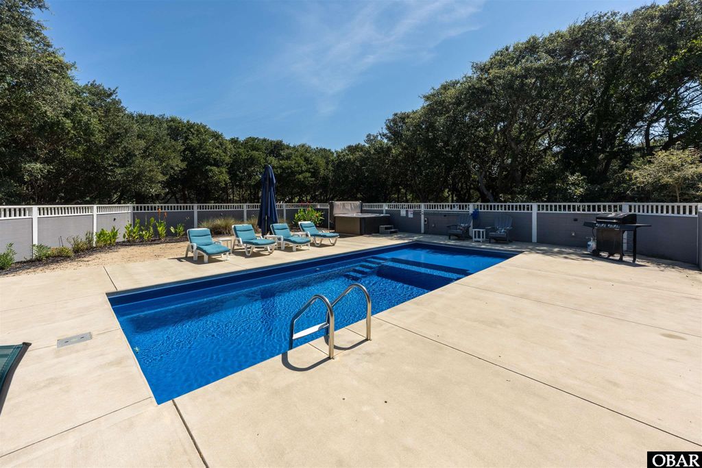 Image 30 of property listing at 15 Ocean View Loop, Southern Shores, NC 27949