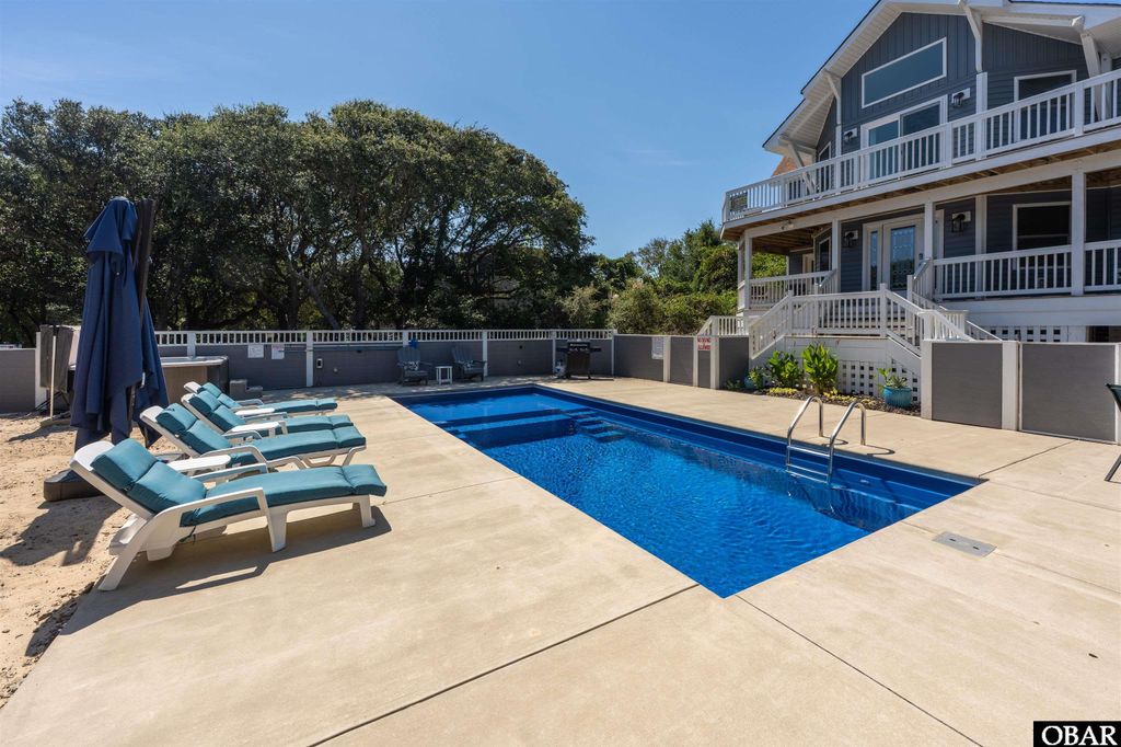 Image 32 of property listing at 15 Ocean View Loop, Southern Shores, NC 27949