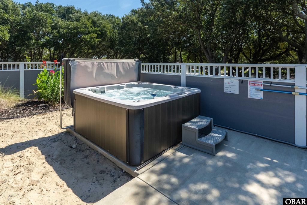 Image 33 of property listing at 15 Ocean View Loop, Southern Shores, NC 27949