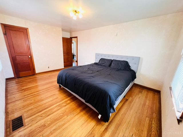 7905 Plainfield Road, Deer Park, OH 45236