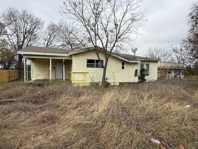 212 S Wilson Street, Bells, TX 75414