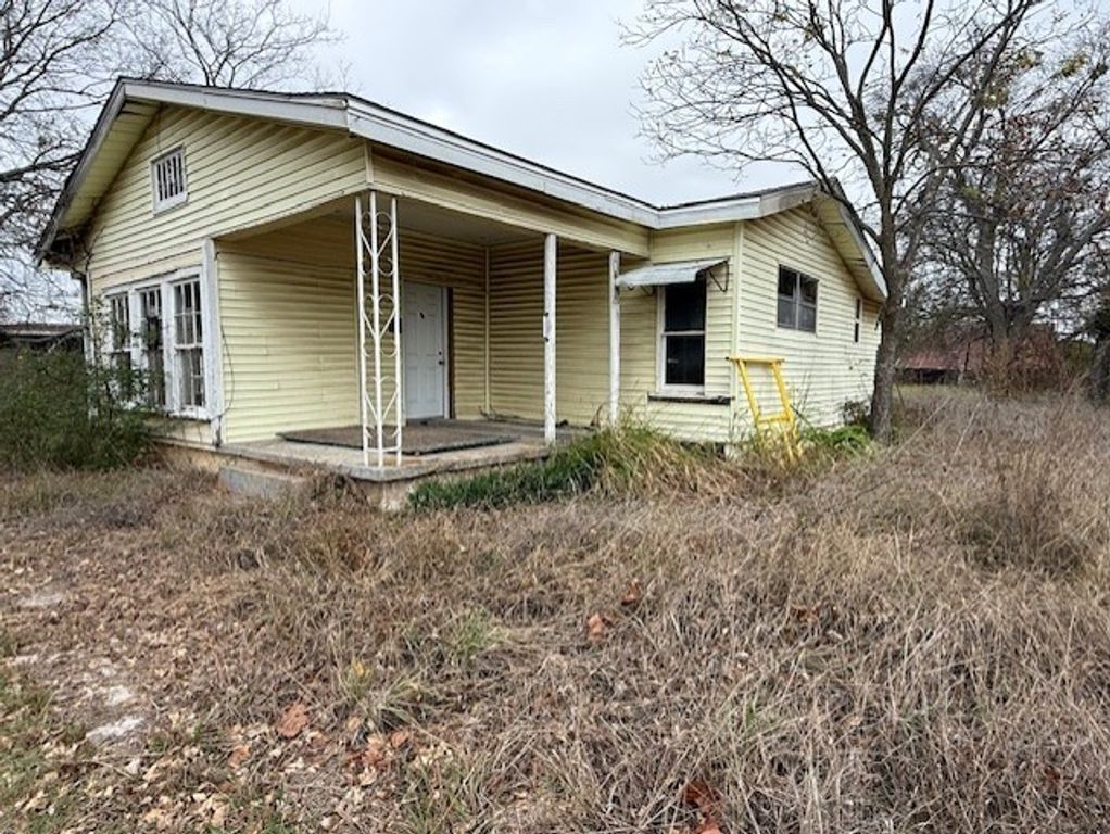 212 S Wilson Street, Bells, TX 75414