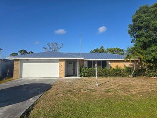 427 SE Galleon Lane, Port St Lucie, FL 34983