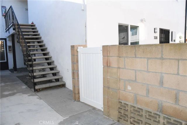 994 Valencia 108, Costa Mesa, CA 92626