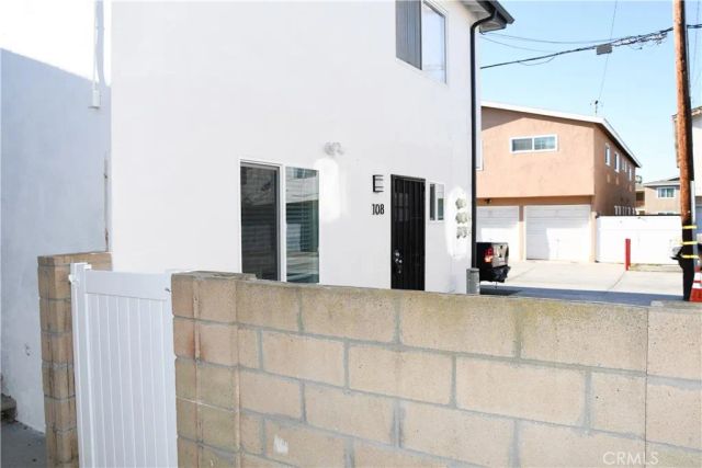 994 Valencia 108, Costa Mesa, CA 92626