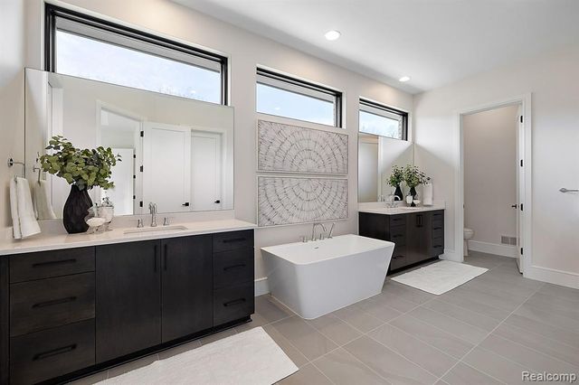 49351 Villa Court, Novi, MI 48374