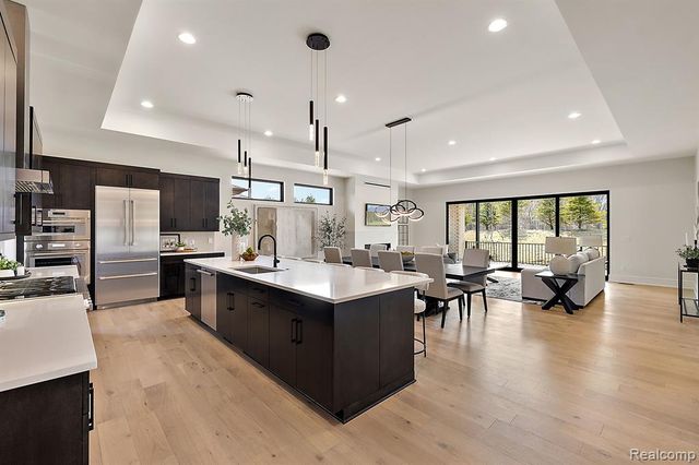 49351 Villa Court, Novi, MI 48374