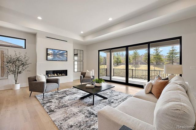 49351 Villa Court, Novi, MI 48374