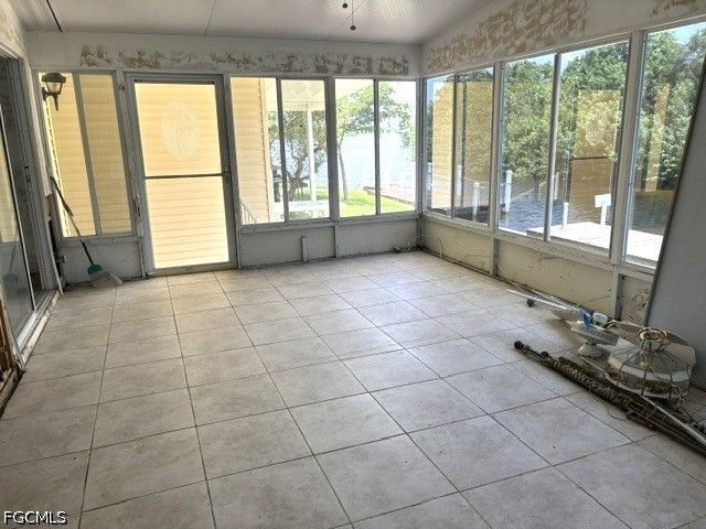 350 Shoreland DR, Fort Myers, FL 33905