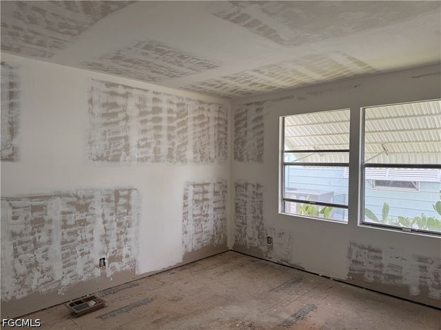 350 Shoreland DR, Fort Myers, FL 33905