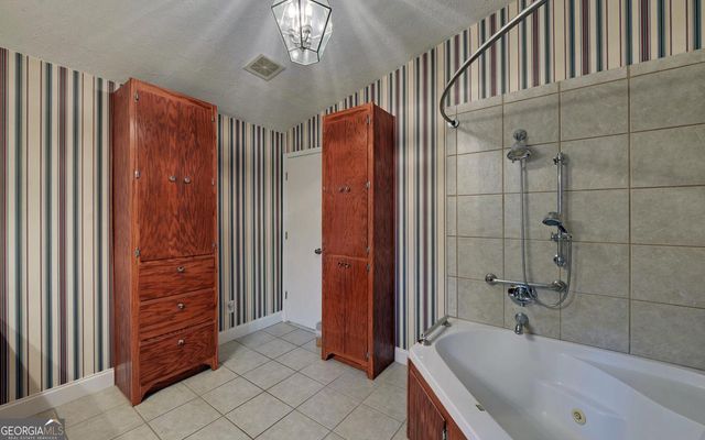 1858 Pinecrest Road, Gainesville, GA 30501